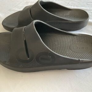 OOFOS Black Foam Slide Sandals Unisex Men’s 8/ Women’s 10
